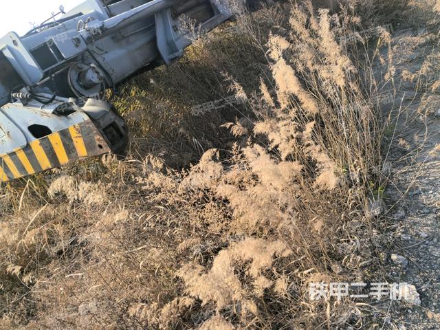 蓄电瓶（汽车起重机其他部件展示）