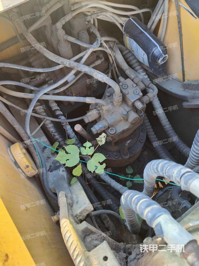 回轉馬達和主控閥（整機外觀）