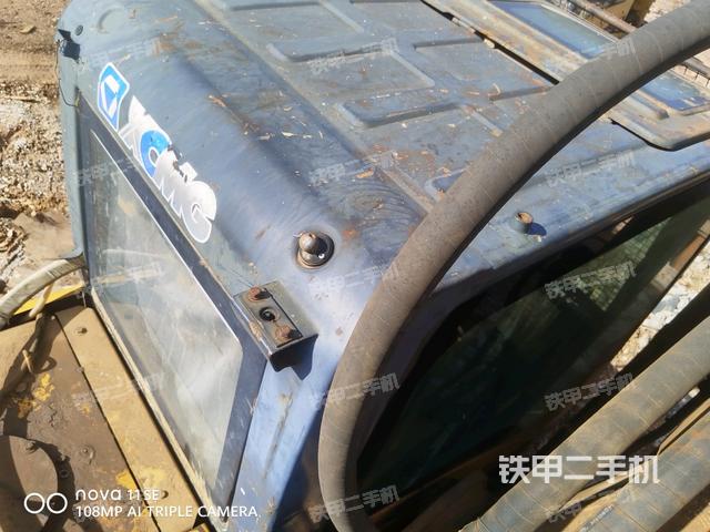 駕駛室頂部（整機外觀）