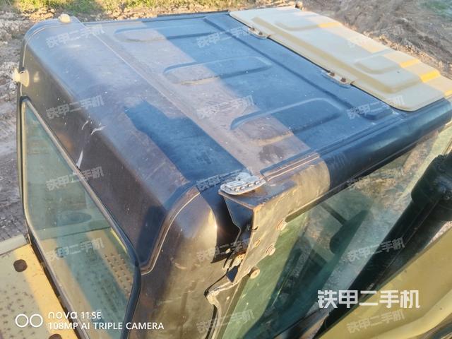 驾驶室顶部（整机外观）