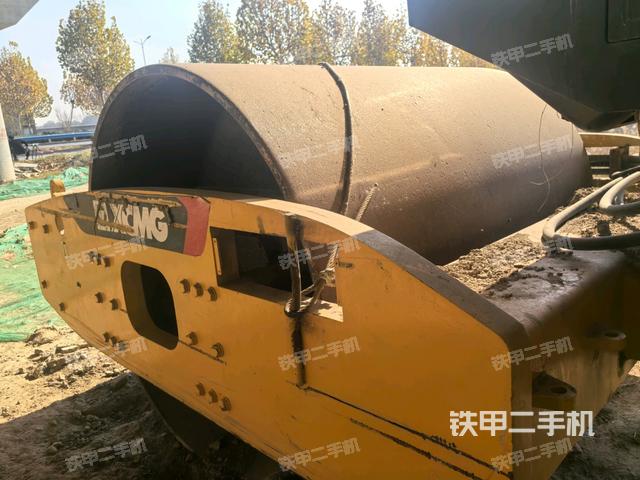 正后側(cè)（壓路機(jī)前后車架）