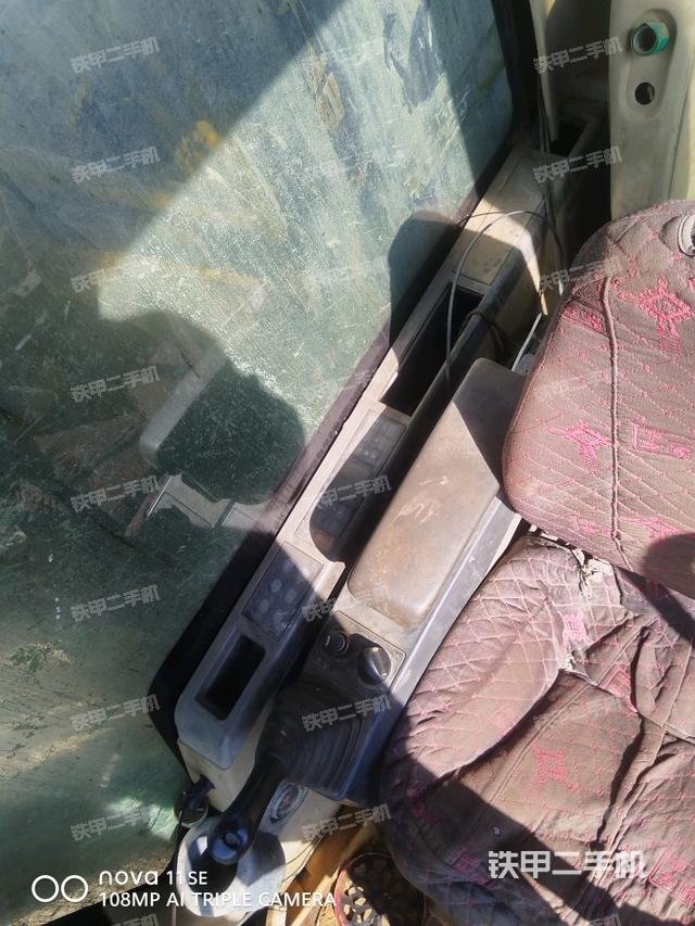 座椅右側(cè)控制臺(tái)/鑰匙門(mén)/油門(mén)/含右手柄（駕駛室部分）