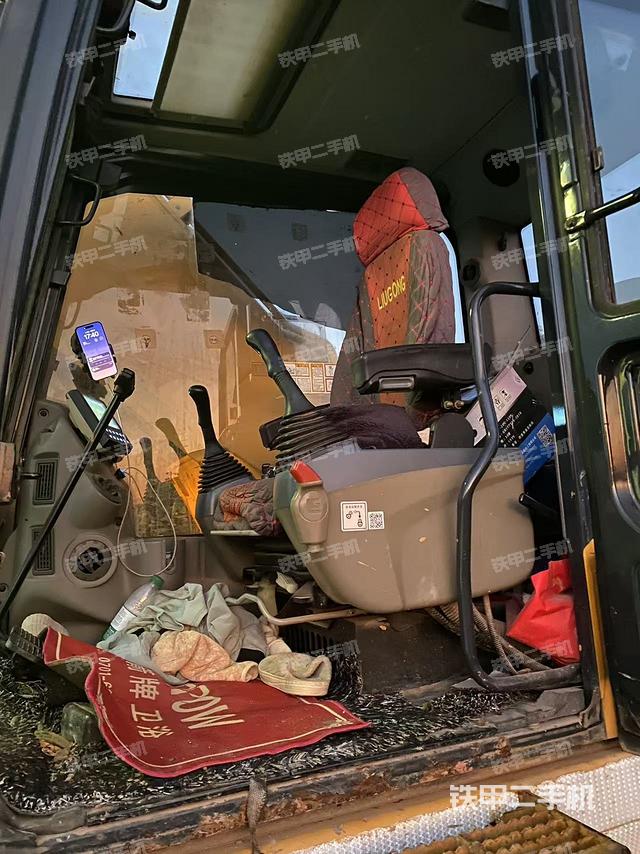 駕駛室整體（整機(jī)外觀(guān)）