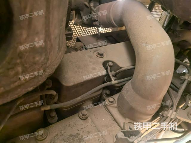 發(fā)動機(jī)艙液壓泵全景（壓路機(jī)發(fā)動機(jī)艙）