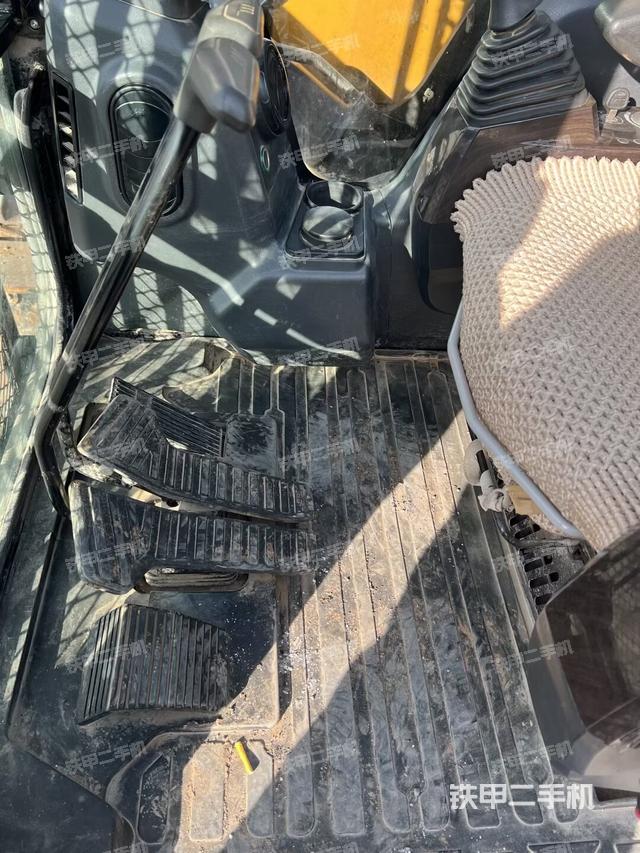 駕駛室整體（整機(jī)外觀）