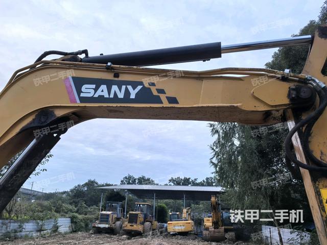 大臂整体 右侧（工作和回转装置）