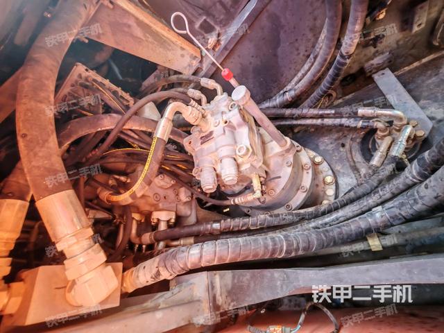 回轉(zhuǎn)馬達(dá)和主控閥（整機外觀）