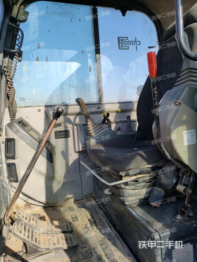 駕駛室頂部（整機(jī)外觀）