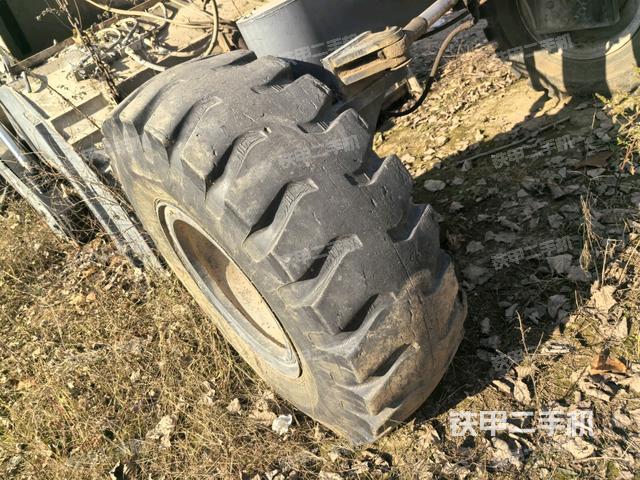 右引導(dǎo)輪/右前輪（行走機(jī)構(gòu)）