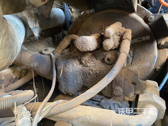 液壓泵艙室正面整體（整機(jī)外觀）