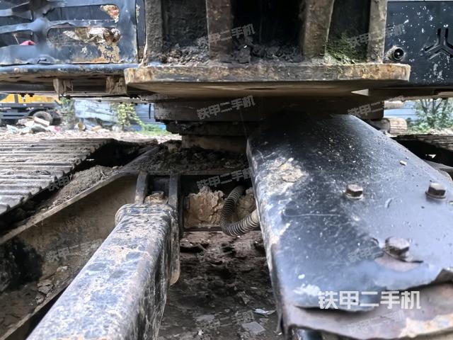 转盘和下车架正前（工作和回转装置）