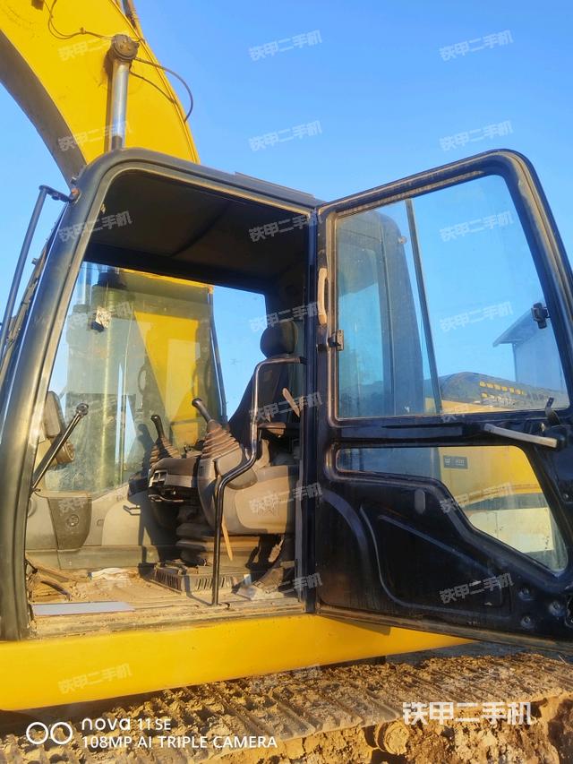 驾驶室整体（整机外观）