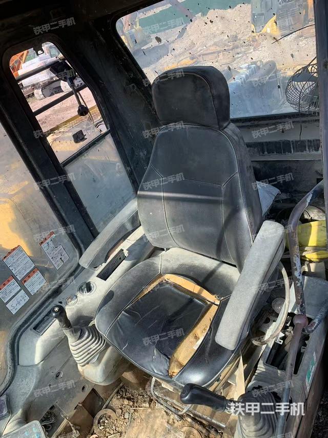 駕駛室整體（整機外觀）