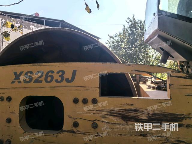 正后侧（压路机前后车架）