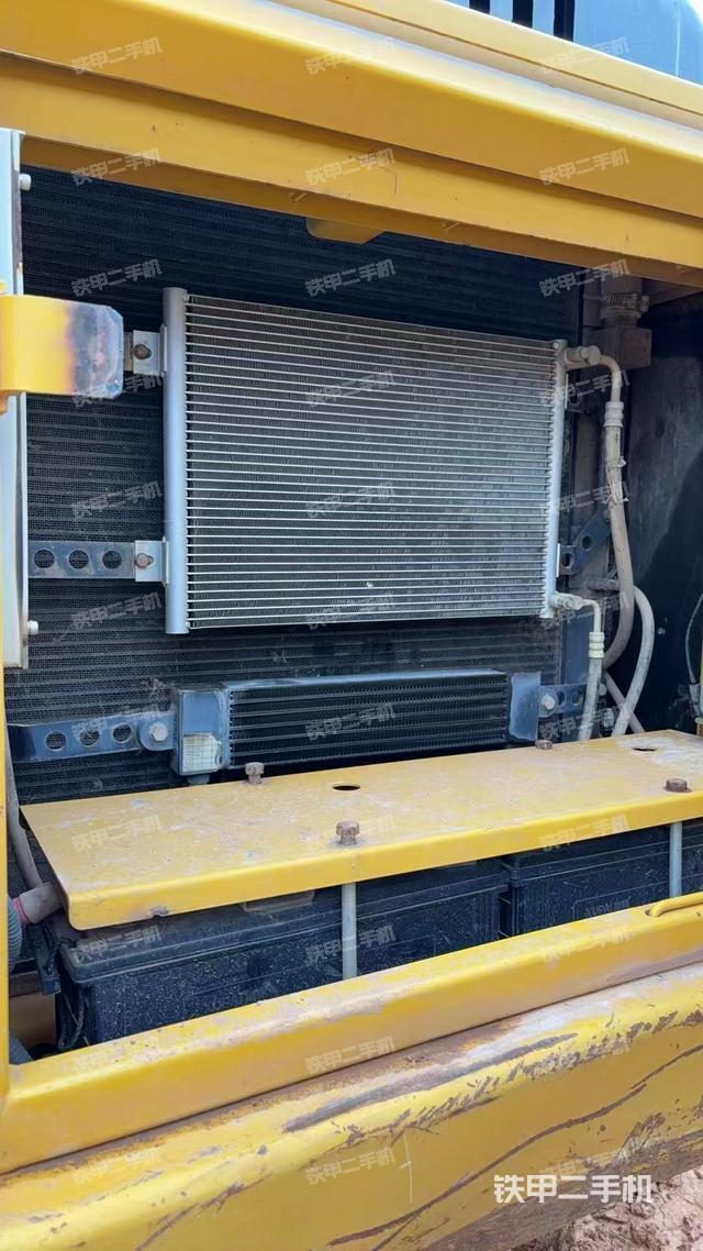 單側(cè)履帶整體（整機(jī)外觀）