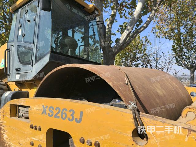 前车架正右侧（压路机前后车架）