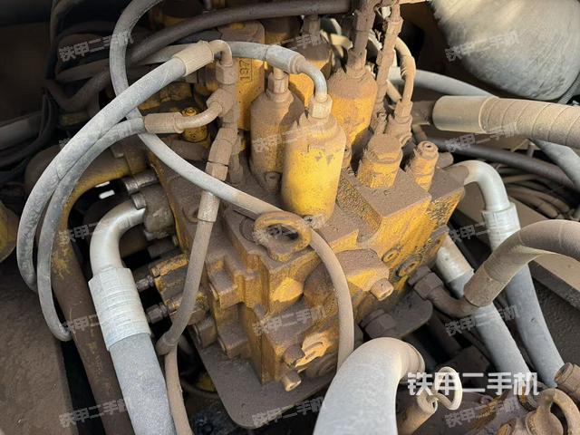 回轉(zhuǎn)馬達和主控閥（整機外觀）