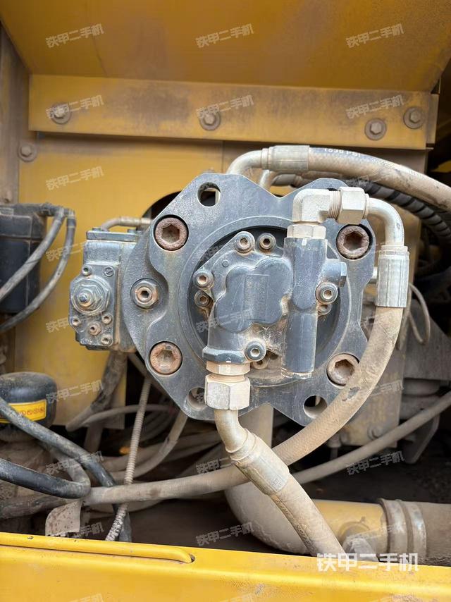 液壓泵艙室正面整體（整機(jī)外觀）