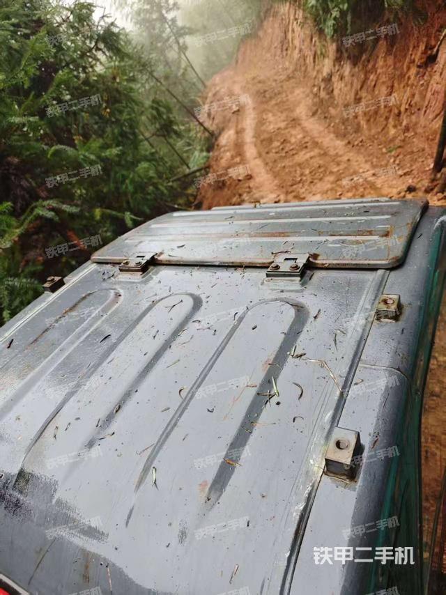 驾驶室顶部（整机外观）