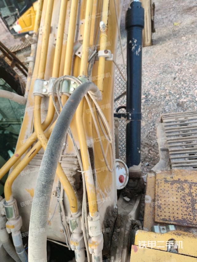 大臂背部俯視（工作和回轉(zhuǎn)裝置）