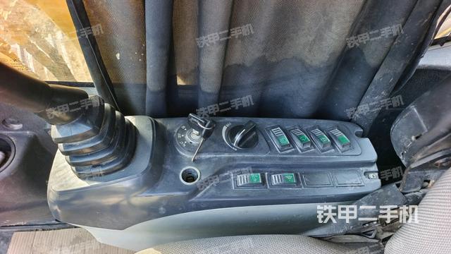 座椅右侧控制台/钥匙门/油门/含右手柄（驾驶室部分）