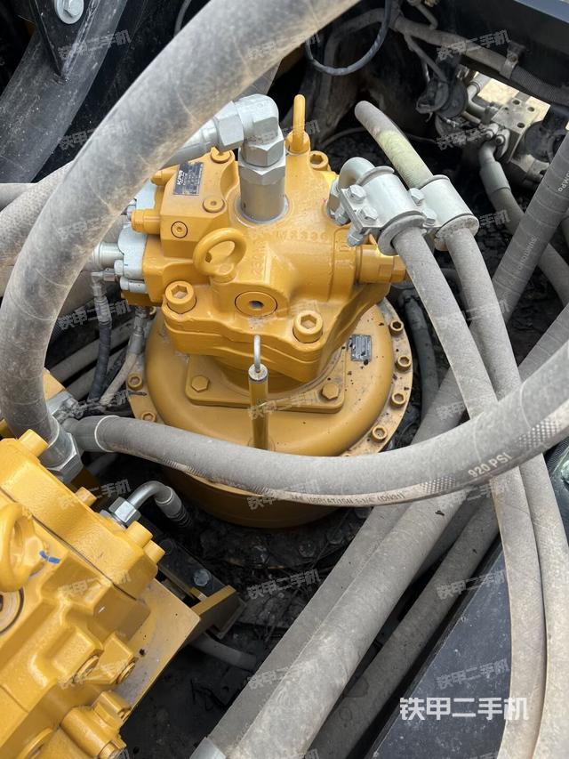 回轉(zhuǎn)馬達(dá)和主控閥（整機(jī)外觀）