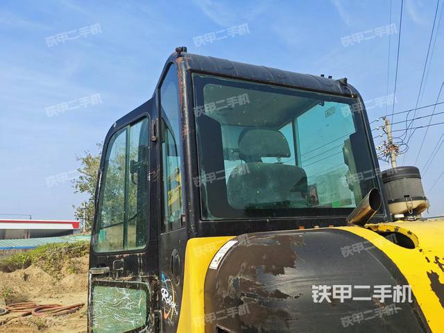 駕駛室頂部（整機外觀）