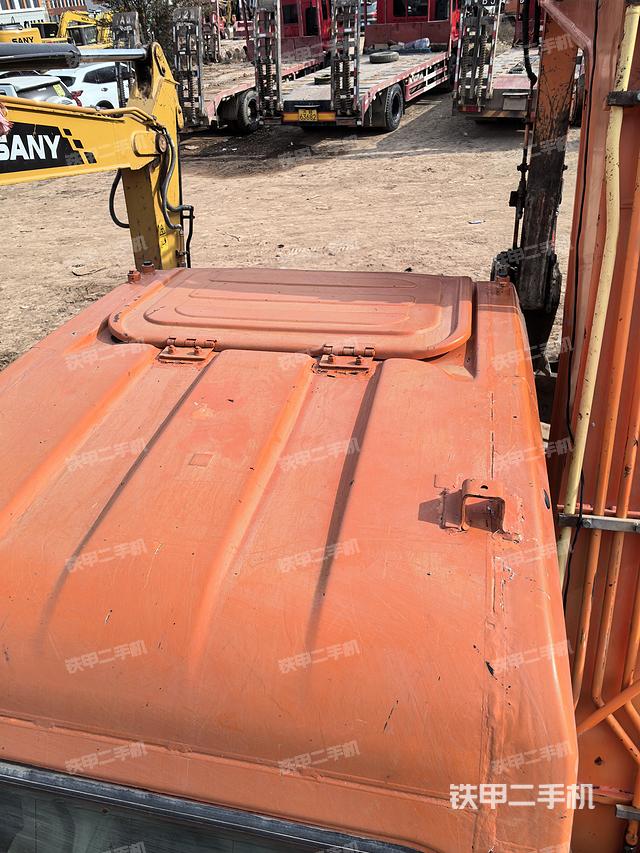 駕駛室頂部（整機外觀）