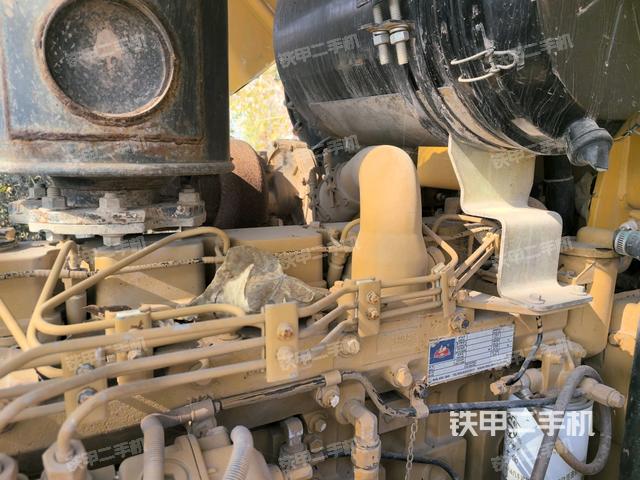 發(fā)動機(jī)右側(cè)全景（壓路機(jī)發(fā)動機(jī)艙）