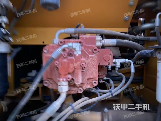 液壓泵艙室正面整體（整機(jī)外觀(guān)）