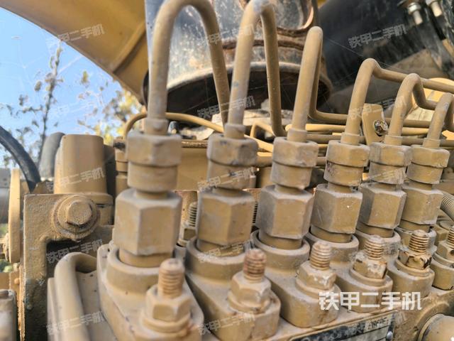 發(fā)動機(jī)左側(cè)全景（壓路機(jī)發(fā)動機(jī)艙）