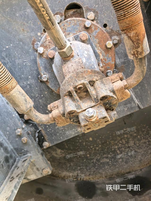 前輪左側(cè)減震塊連接及部件（壓路機(jī)前后車(chē)架）