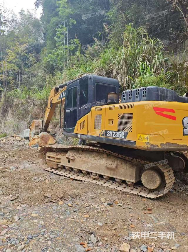 駕駛室整體（整機外觀）