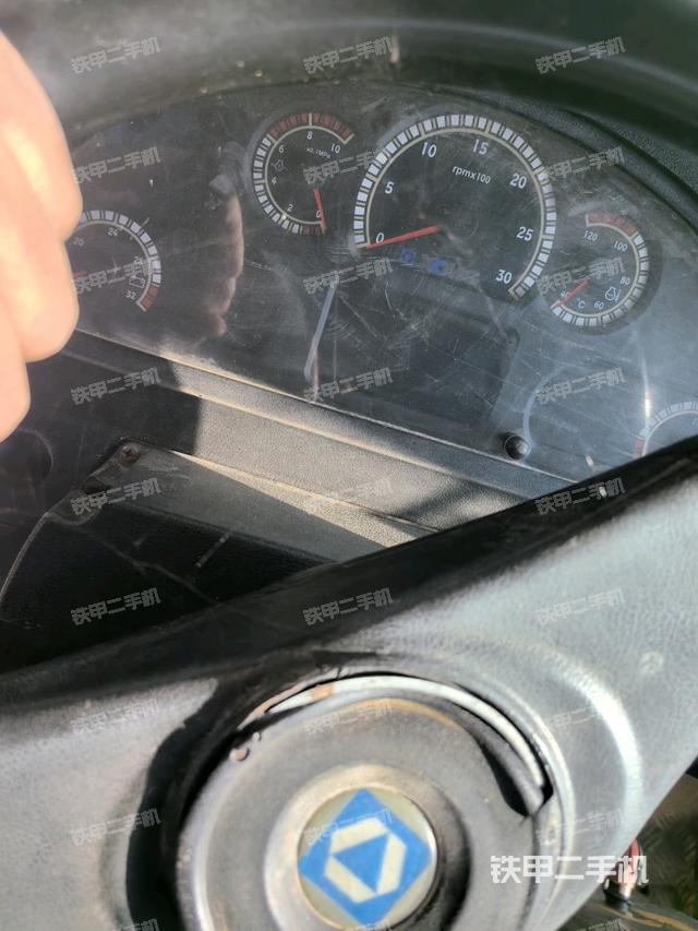 驾驶室侧向上照全景（压路机驾驶室）