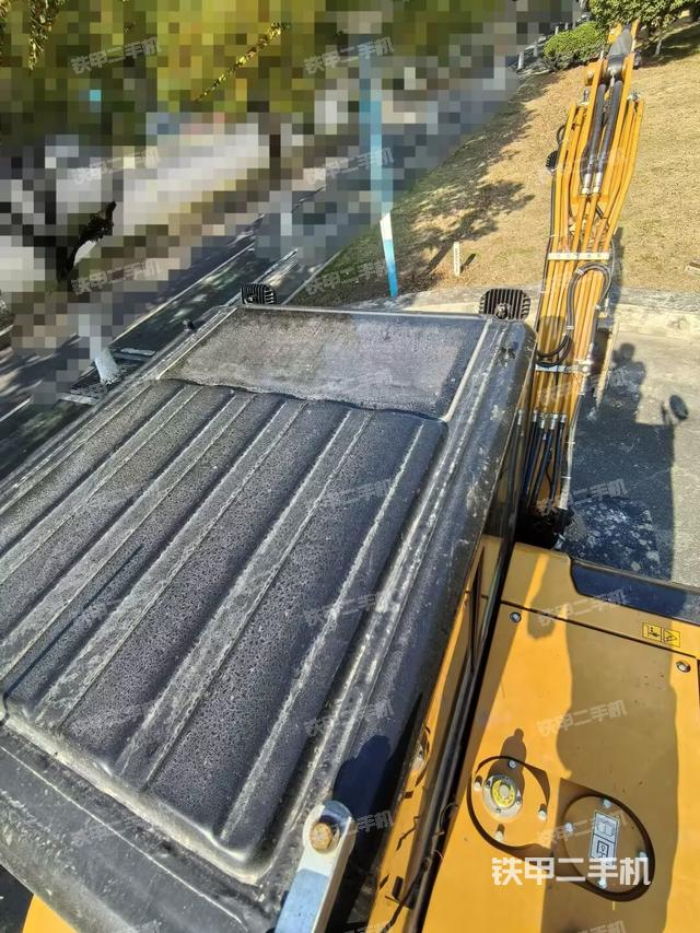 驾驶室顶部（整机外观）