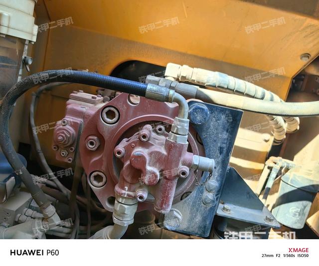 液压泵舱室正面整体（整机外观）