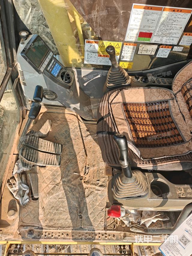 座椅右側(cè)控制臺(tái)/鑰匙門(mén)/油門(mén)/含右手柄（駕駛室部分）