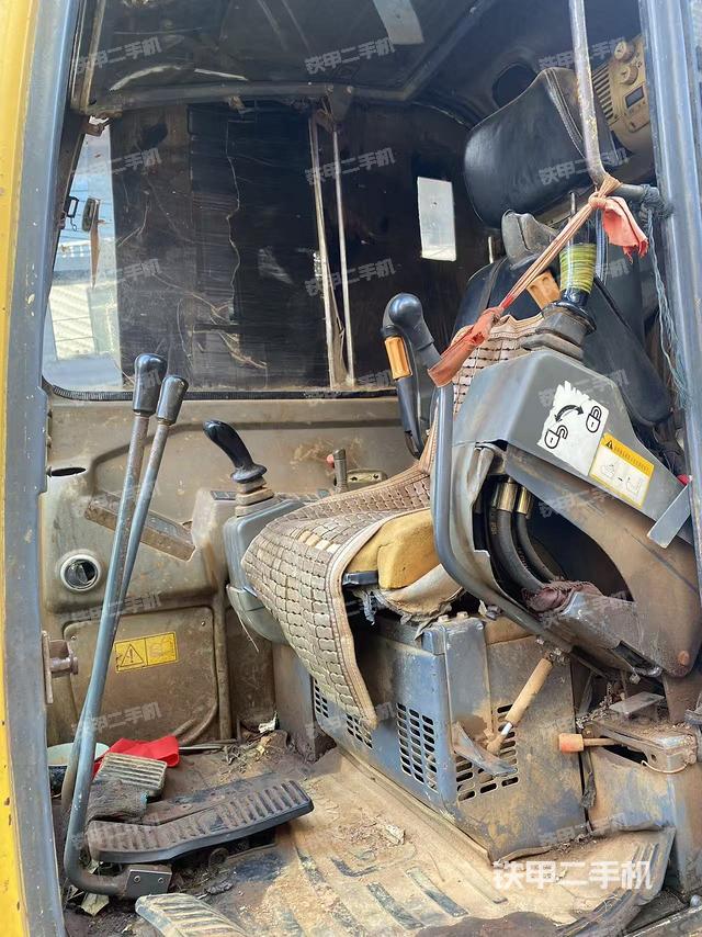 駕駛室整體（整機(jī)外觀）