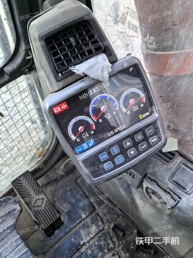 駕駛室整體（整機(jī)外觀）