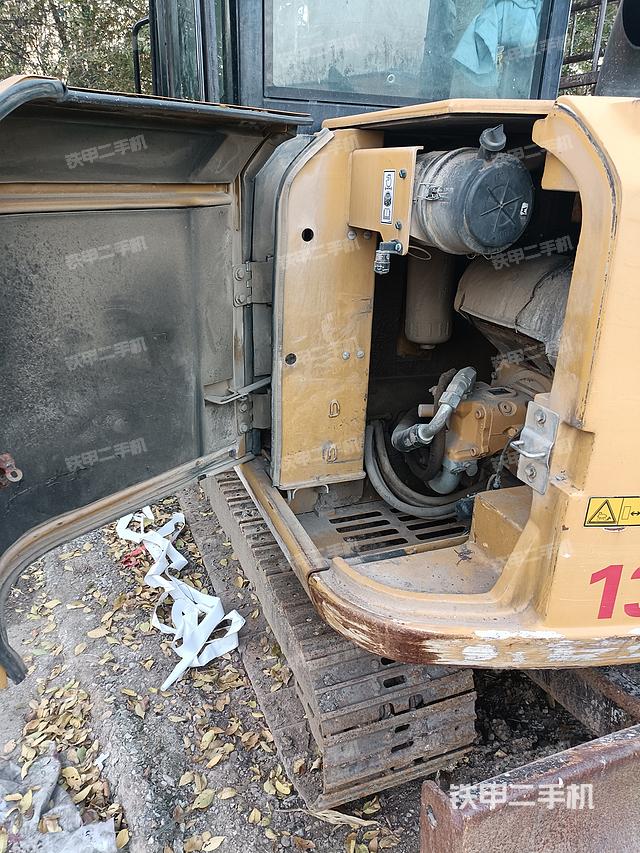 回轉(zhuǎn)馬達(dá)和主控閥（整機(jī)外觀）