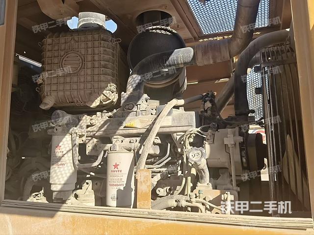 發(fā)動機右側（整機外觀及大件）