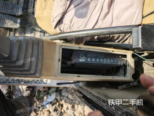 座椅右側(cè)控制臺/鑰匙門/油門/含右手柄（駕駛室部分）