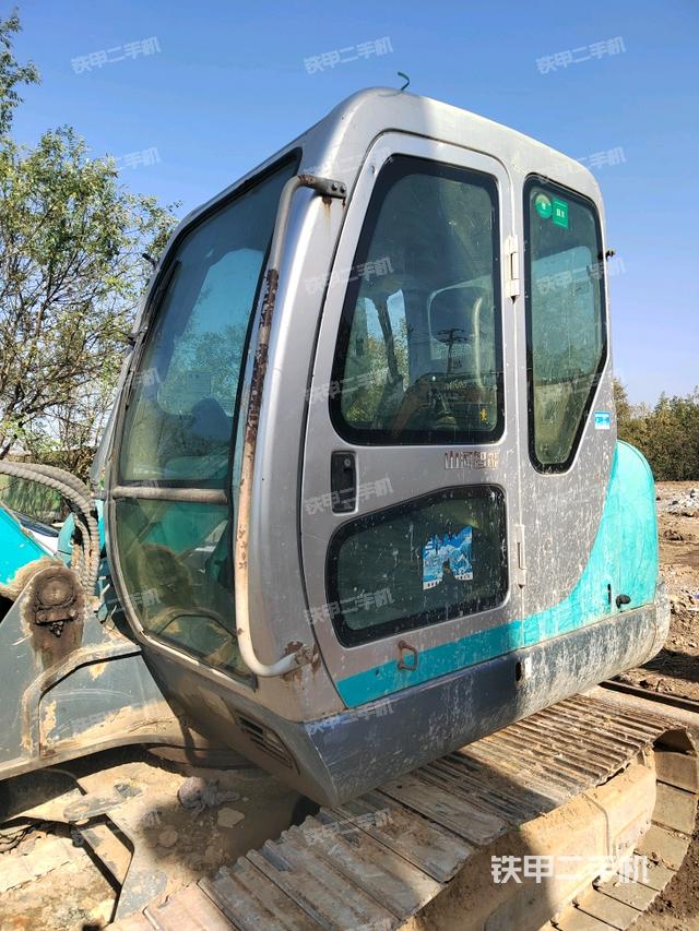 駕駛室頂部（整機(jī)外觀）