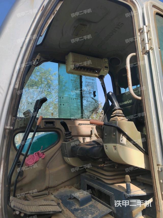 駕駛室整體（整機(jī)外觀）