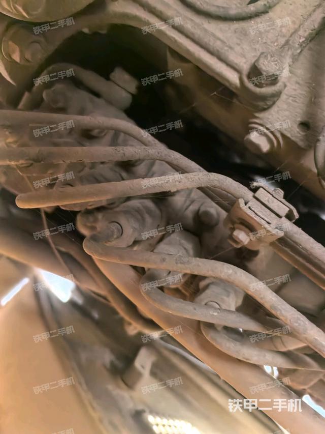 散熱器全景（壓路機(jī)發(fā)動機(jī)艙）