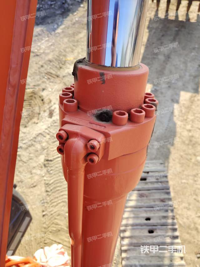 液壓泵艙室正面整體（整機(jī)外觀）