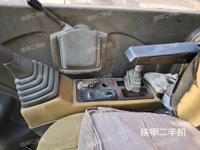 座椅左側(cè)控制臺/音響/含左手柄（駕駛室部分）