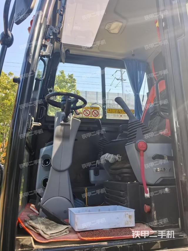 驾驶室整体（整机外观）