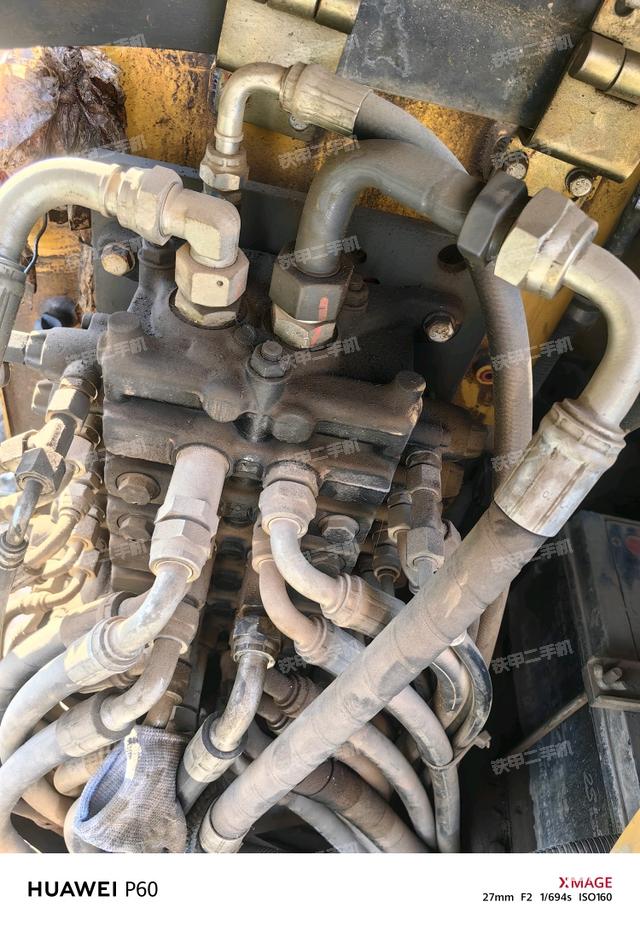 回轉(zhuǎn)馬達(dá)和主控閥（整機(jī)外觀）