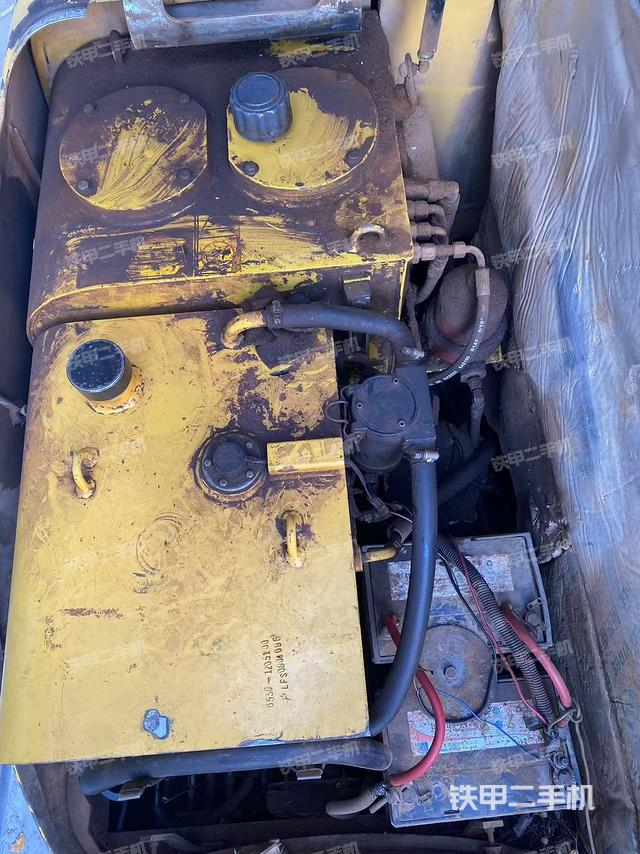 回轉(zhuǎn)馬達(dá)和主控閥（整機(jī)外觀）